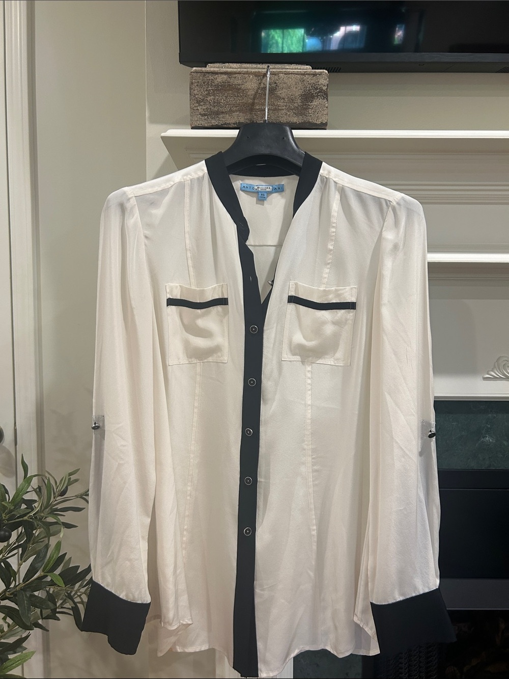 ANTONIO MELANI Ivory and Black Contrast Trim Button Front Shirt Jacket